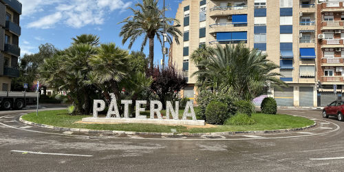 AIMPLAS dona al Ayuntamiento de Paterna las letras del municipio fabricadas con residuos de aparatos eléctricos y electrónicos